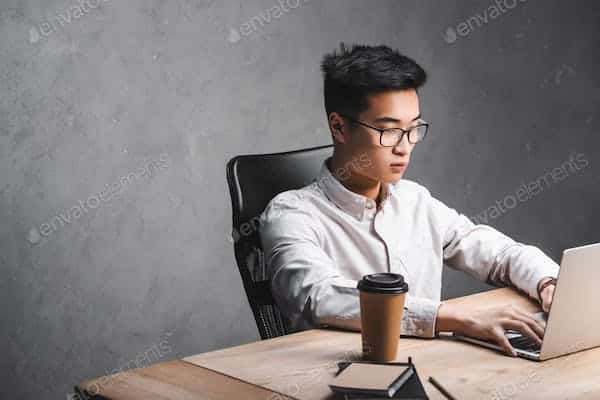 Quelles tactiques de référencement naturel pourraient bénéficier à un nouveau site de e-commerce spécialisé en art contemporain?